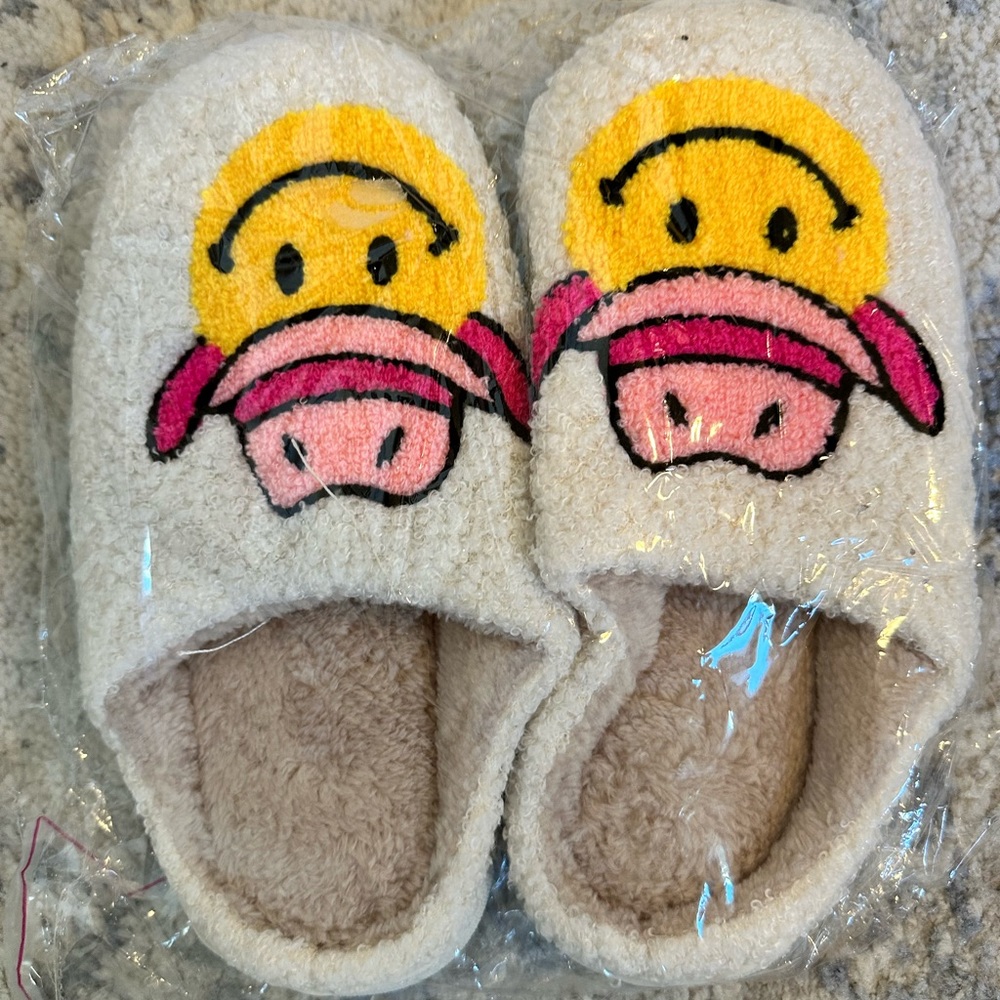 Cute smiley face slippers
